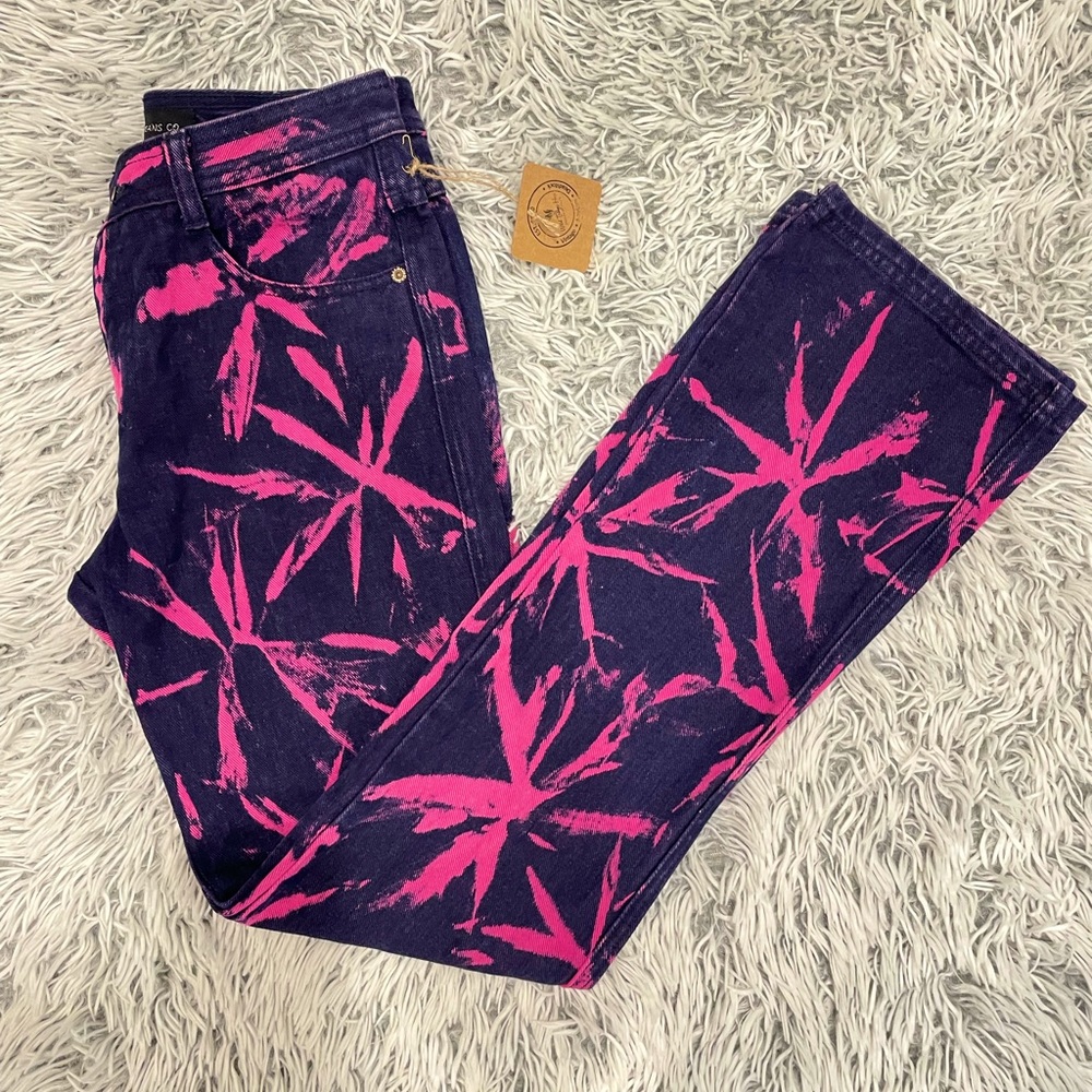R.V.T.  Flare Jeans 💖